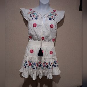 Guadalupe Cute  White Dress with Floral Embroidery Size L New